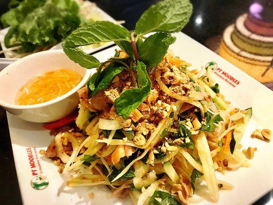 Papaya salad with pork & shrimp (4/5)