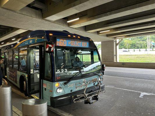 M60 Bus to LaGuardia Airport