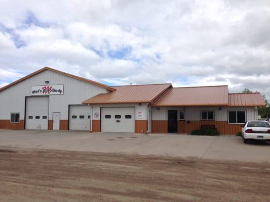Mel's Auto Body
