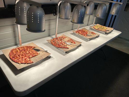 Buffet. Pepp, pepp mushroom, pepp sausage banana peppers, veggie.