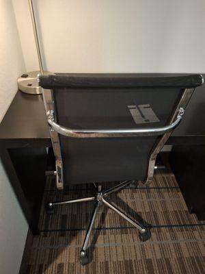 Super place for working laptop. Good chair