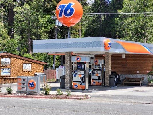 Blue Jay 76 Gas Station