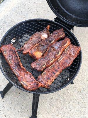 Grilled costillas de res