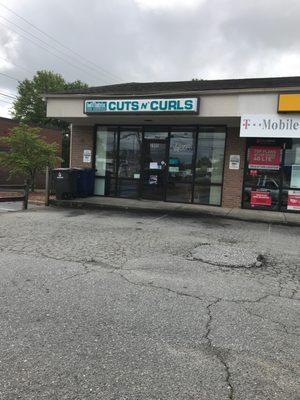 Cuts-N-Curl