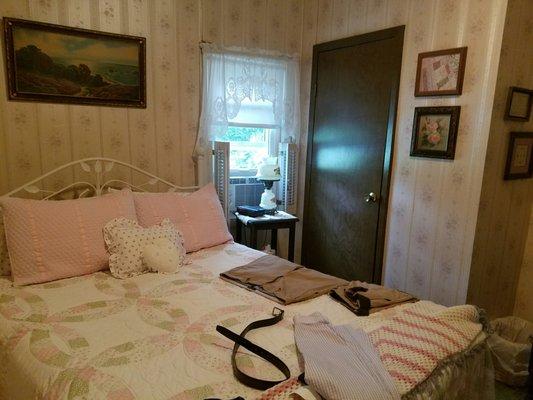 Queen bed on Rose Room