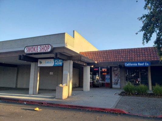 Newark Smoke Shop & Metro PCS