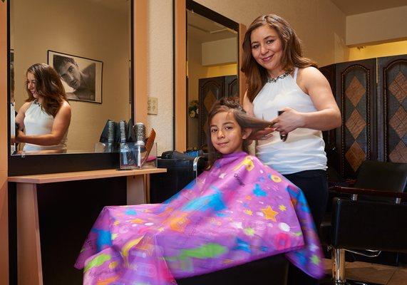 Camilias Salon @ http://eljebel.co/shopping/