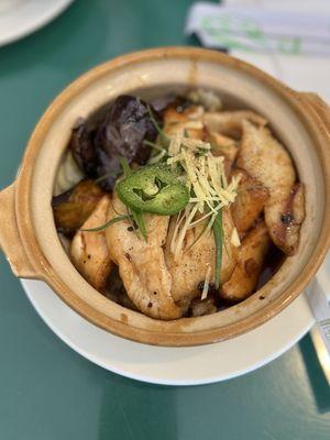 Clay pot eggplant tofu fish