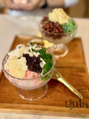 Es doger (front) Es durian (back) Both are delicious