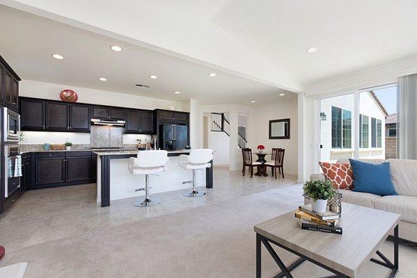 Yuzi Zhang Realtor - RE/MAX Universal