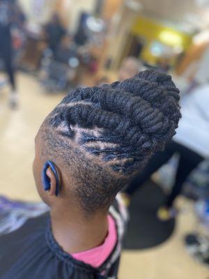 Deezign Braids & Loc Services