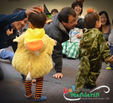 Pumpkin race, happy faces!
南瓜賽跑, 大家笑的好開心!