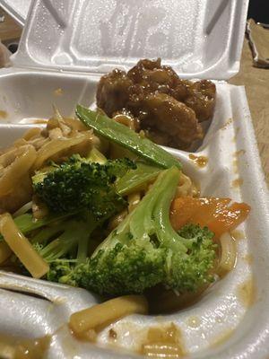 Sesame chicken Chicken lo mein