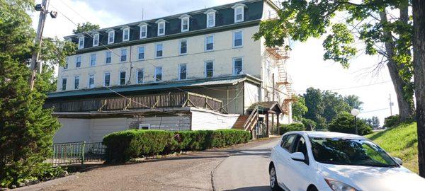 This is what greets you when you turn in off highway 611.