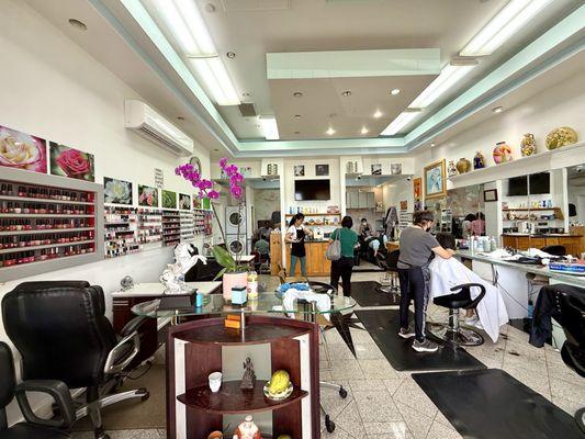 Mai's Barber & Hair Salon