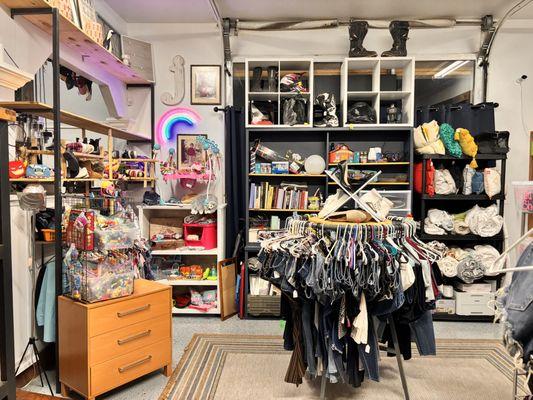 The Dam ol' Thrift Store