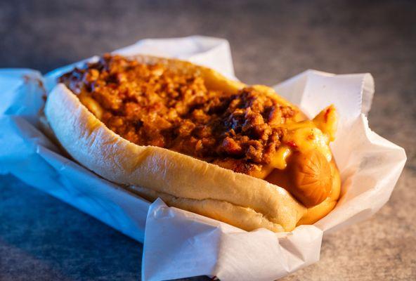 Veggie Pinky Dog- Pimento Cheese and Veggie Chili.
Available w/ Vegan Pimento Cheese
