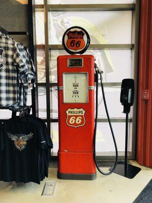 The classic & vintage touches found inside the Gift Shop @ the Harley-Davidson Museum :: Milwaukee :: 04.12.18