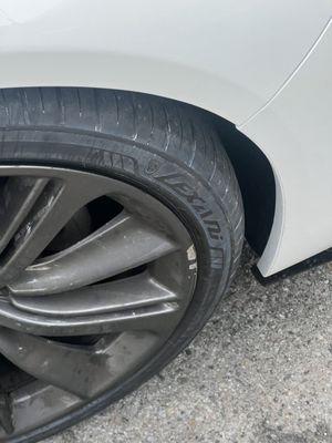 DESTROYED the paint on my rim and refuses to fix it. DO NOT GO HERE. GO NEXT DOOR (Tire Express)