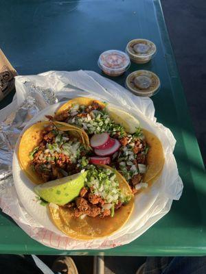 Al Pastor tacos! Very good tacos land and hot sauce!