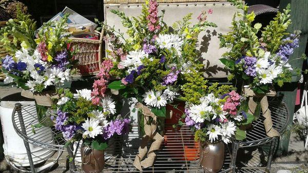 Wildflower wedding large, medium, and small centerpieces.