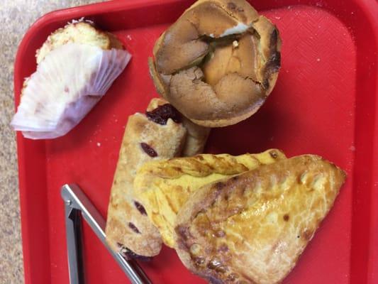 Today is the feast of Saint Agnes, la fiesta de Santa Inés, a good day to go to Santa Inez Bakery!