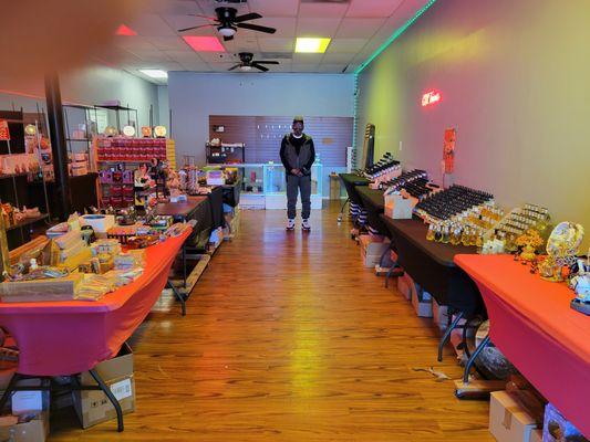 100's of PURE Fragrance, Body, Rollon, Spray, Car, Essential Oils and Pheromones. Incense, Cones. Fancy Diffusers and Humidifiers. Available