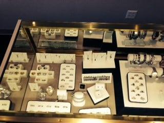 The Diamond Centre is a Retail Jewelry Store with Guaranteed Credit Approval. We also buy diamonds, gold, silver and platinum.