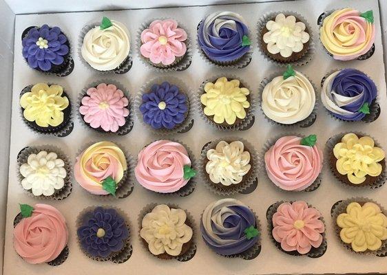 Vanilla, chocolate and gluten free carrot cake cupcakes