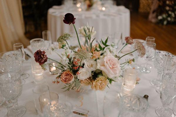 classic arrangement centerpiece (photo by Diana Lake)