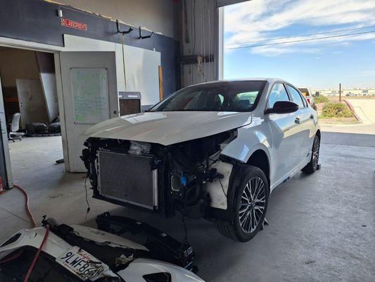 2022 Kia Forte
front end damage.body shops near me,
frame straightening,
car body shop,
autobody repair shop