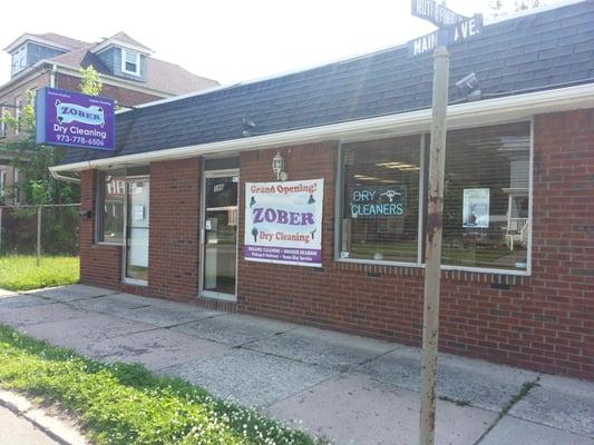 Great place to drop your pants or any other garments. With free pick up an delivery it doesnt get better.