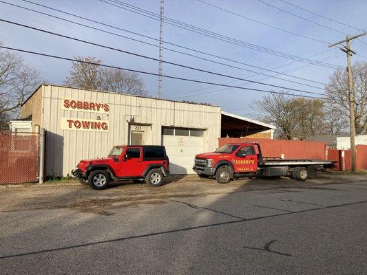 damage free towing credit cards excepted sorry we do not accept insurance like AAA or AL state