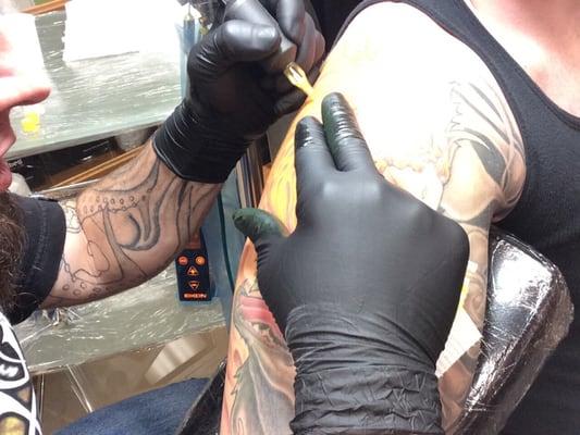 George doing some shading on my wolf/phoenix half sleeve