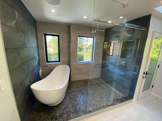 Roberto's Tile Company