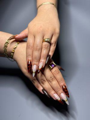Tortoiseshell nails