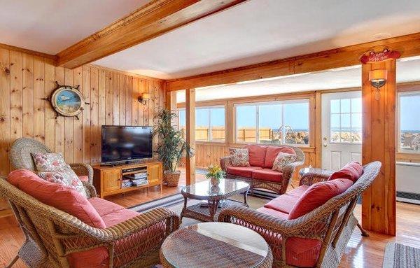 The Peekytoe Cottage and Carriage House