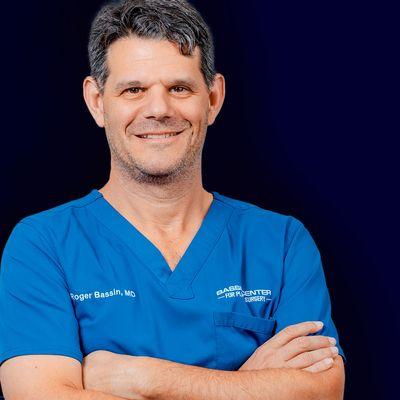 A leading plastic surgeon in Tampa, Dr. Bassin specializes in liposuction, eyelid surgery, and facelift surgery in Tampa..