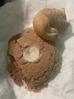 Cookie taste more like old lard than chocolate and the cuernito was super hard. I was truly dissatisfied with my late snack tonight.