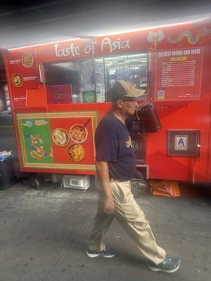 Everest Momos And More