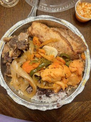 Red rice and beans, Fried fish, Vegetables, Oxtail, White Rice, Sos Pwa.