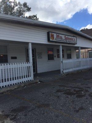 Pralines, gingerbread and pies. Opened at 10:30 and we got the last pralines at 11:30. I'm sure they are still making more before 4.