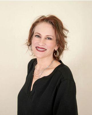 The owner and provider of the clinic, Kelli Fries-Geslin MSN, APRN, FNPc