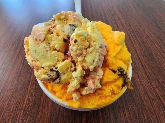 3 scoops - gansito, eggnog with raisins, pistachio