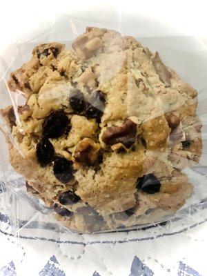 Oatmeal raisin walnut cookie!