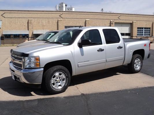 1/2 ton Crew Z71,5.3 v8,auto,LT,cloth bench,24.000 miles,Factory Warranty