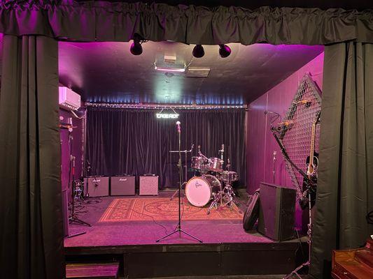 CAPACITY:
6 musicians + 2 crew
13 foot x 26 foot room
12 foot x 10 foot stage w/curtains
Stage lighting (venue style)