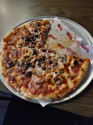 Large deluxe pizza
