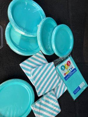 Matching Paper plates, napkins and table cloth!