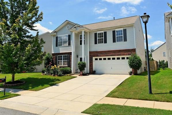 Nina Hollander, Coldwell Banker Realty